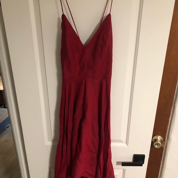 Super flattering dress with criss cross low back - Picture 2 of 4